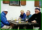 01AufDemHolzVorDerHuette.jpg